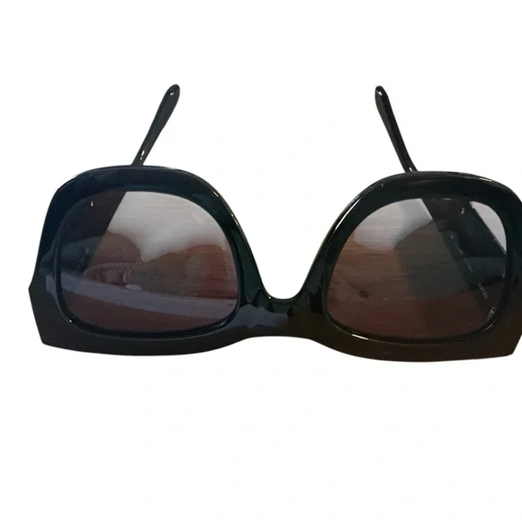 New, Quay By the Way Sunglasses Black Frame / Smoke Lens $85